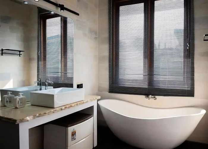 Manis With A Private Pool In